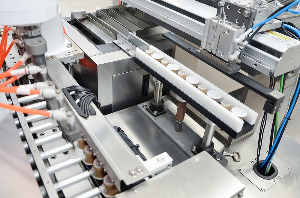 3.-Carton-Packing-Machine-Slot-Conveyor